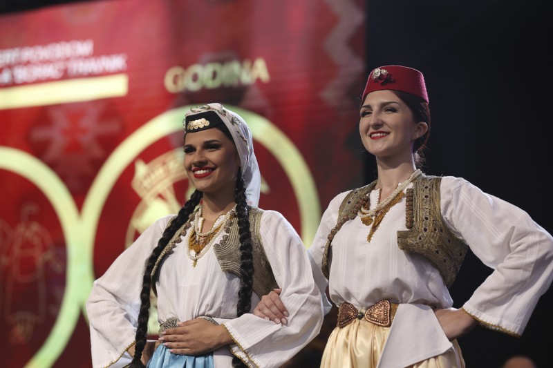 SARAJEVSKI FOLKLOR NA TRGU EVROPE U TRAVNIKU