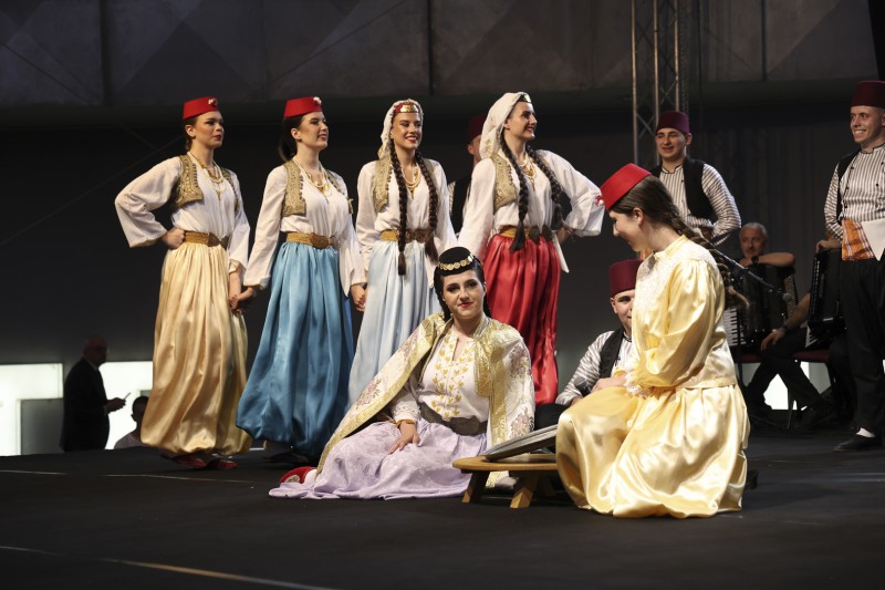 SARAJEVSKI FOLKLOR NA TRGU EVROPE U TRAVNIKU