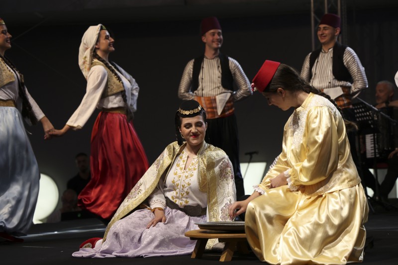 SARAJEVSKI FOLKLOR NA TRGU EVROPE U TRAVNIKU