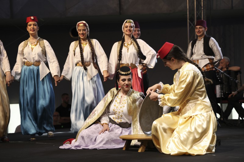 SARAJEVSKI FOLKLOR NA TRGU EVROPE U TRAVNIKU