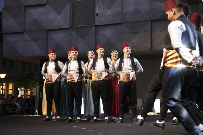 SARAJEVSKI FOLKLOR NA TRGU EVROPE U TRAVNIKU