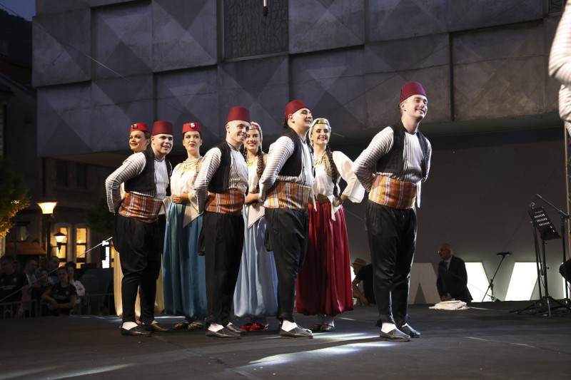 SARAJEVSKI FOLKLOR NA TRGU EVROPE U TRAVNIKU