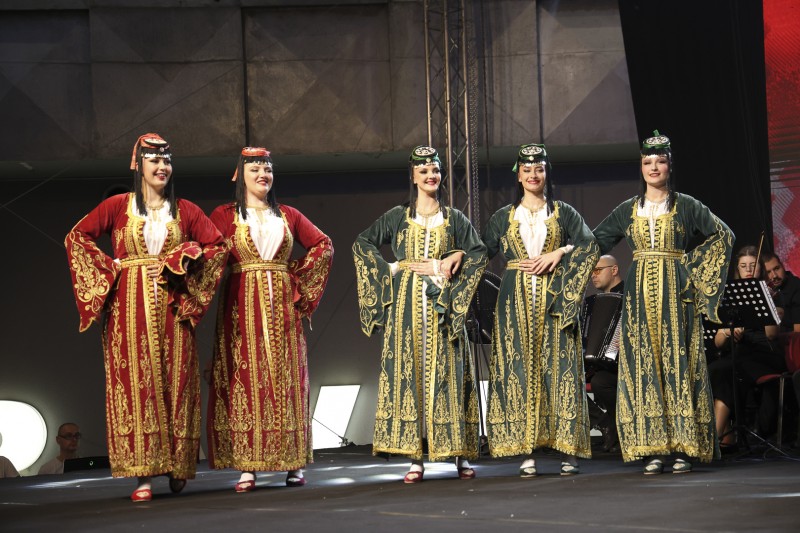 SARAJEVSKI FOLKLOR NA TRGU EVROPE U TRAVNIKU